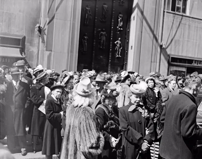 USA, New York State, New York City, 5th Avenue, people on Easter Parade, 1948