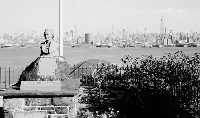 USA, New York State, New York City, View looking past Alexander Hamilton Memorial toward skyline of Midtown Manhattan