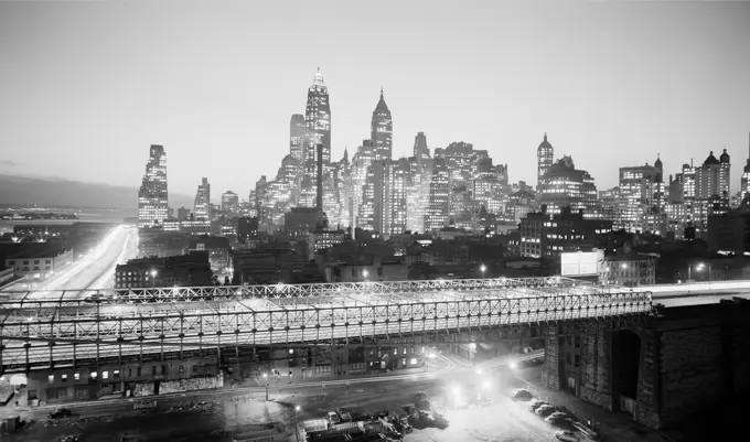 USA, New York State, New York City, Looking South over Brooklyn Bridge with Lower Manhattan skyline