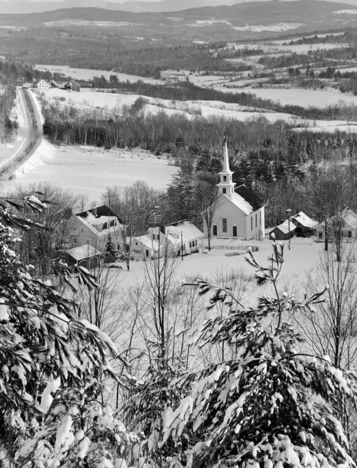 USA, New Hampshire, Lancaster, Winter landscape with church