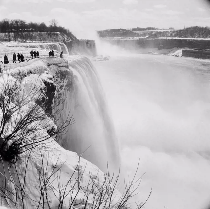 USA / Canada, winter scene at Niagara Falls