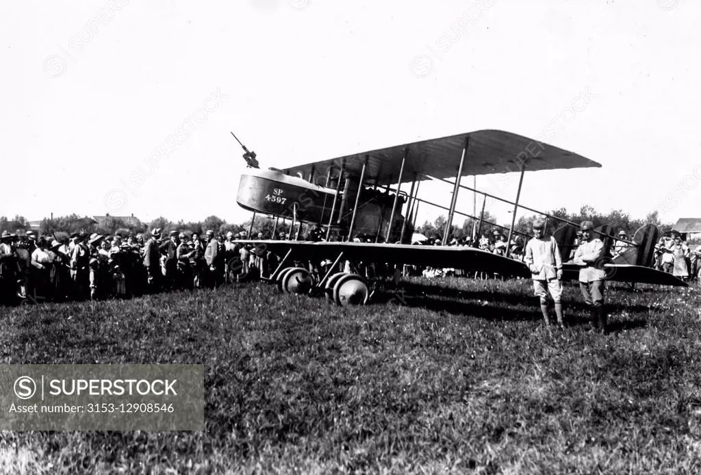 Caproni aircraft is shown to the people close to the front in 1916