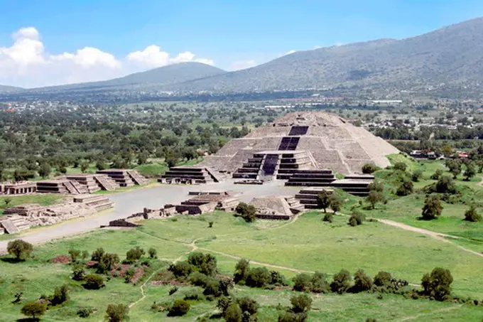 Mexico, Mexico City, Teotihuacan, The Pyramid of the Sun at the ancient Aztec city of Teotihuacan, as seen from the top of the Pyramid of the Moon