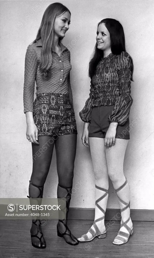 FASHION-Women in Hot Pants fashionable in the '70's. 1971