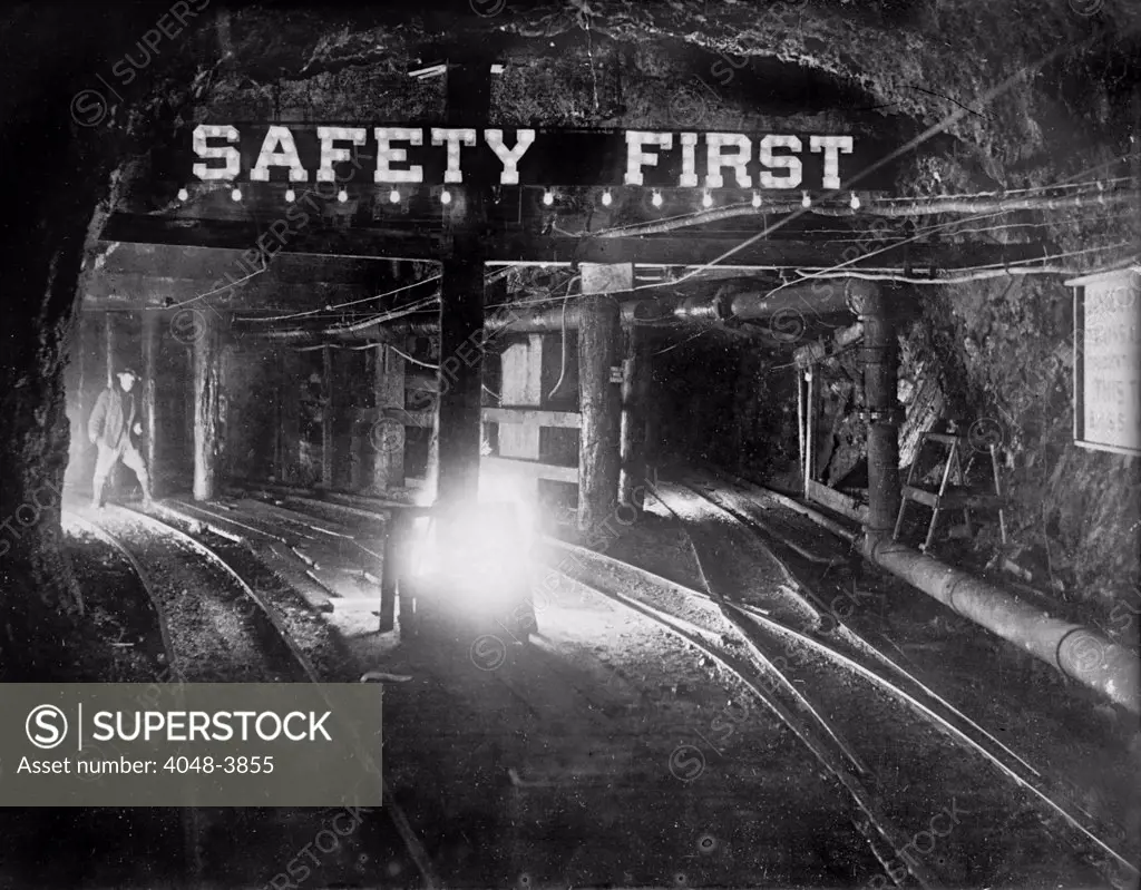 Safety sign in a coal mine, photograph circa 1908-1919.