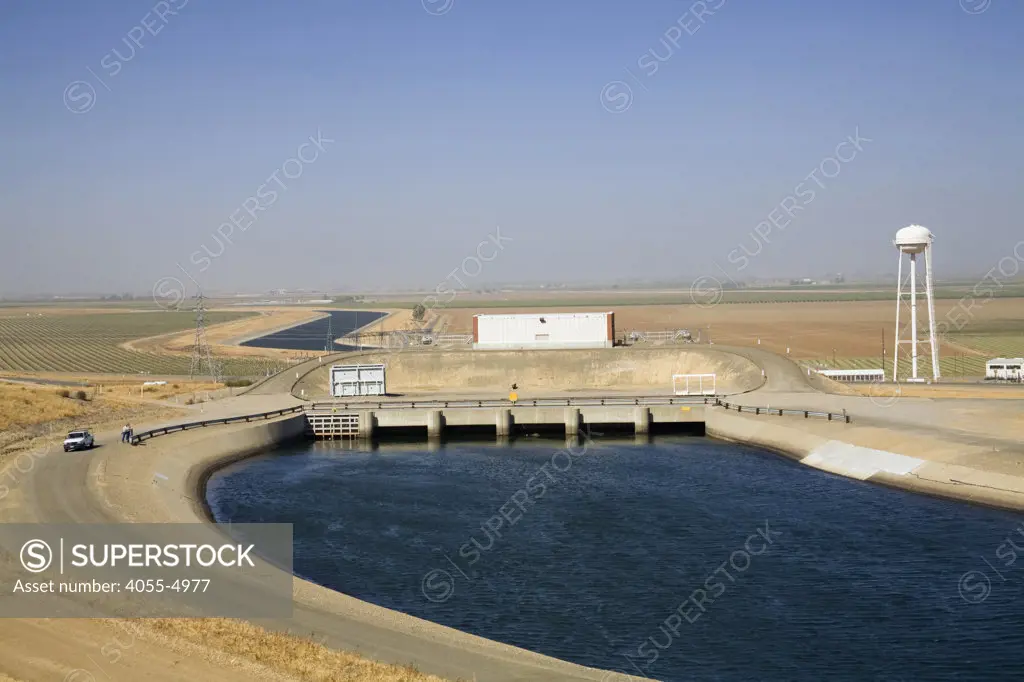 Dos Amigos Pumping Plant, California Aqueduct is a 444 mile aqueduct that carries water from Northern California to Southern California, Merced County, California, USA