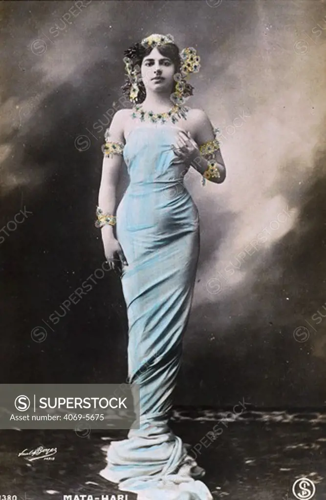 Mata HARI, byname of Margaretha Geertruda MacLeod, nZe Zelle, 1876-1917 Dutch dancer and spy, dancing, postcard