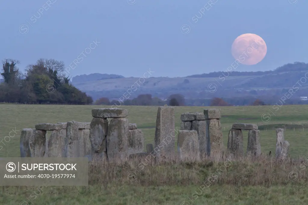 Supermoon rising over Stonehenge Wiltshire, the biggest Supermoon in 68 years and the closest since 1948. 13th November 2016.