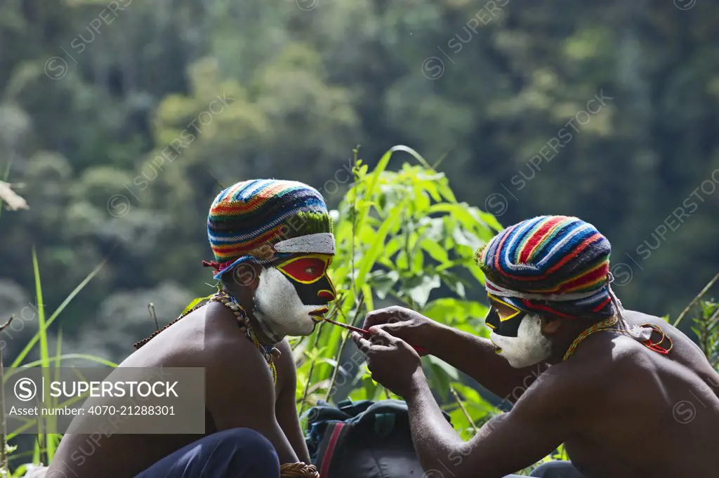 Performers preparing for a Sing-sing at Paiya Show, applying face paint Western Highlands Papua New Guinea, August 2011