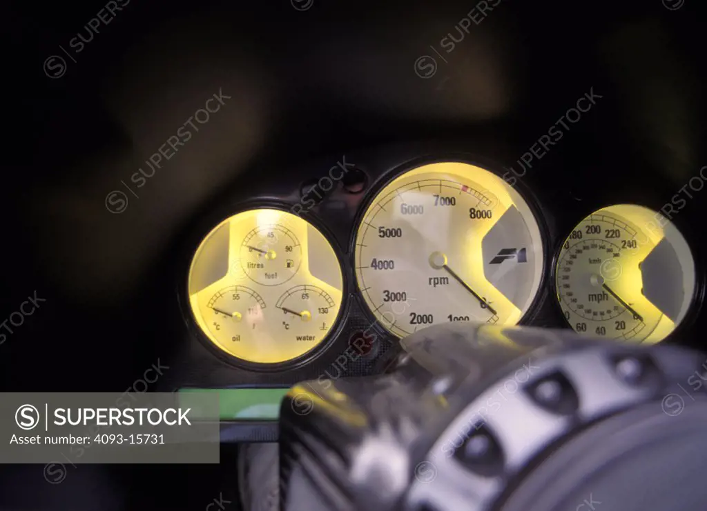 interior detail McLaren F1 1994 gauges speedometer tachometer 1990s