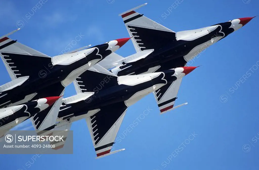 USAF Thunderbirds 4-ship trail to diamond transition pass.