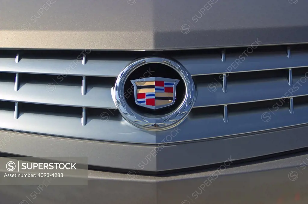 detail Cadillac XLR 2004 beige grille