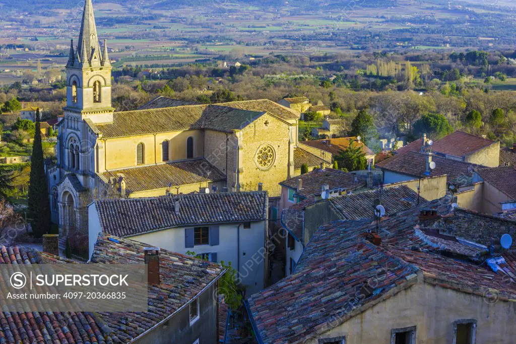 Town of Bonnieux with Eglise Neuve (New Church) at left, Provence, France