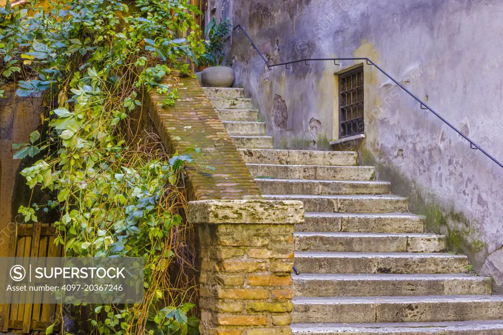 rustic stairwell on dei Coronari, Rome