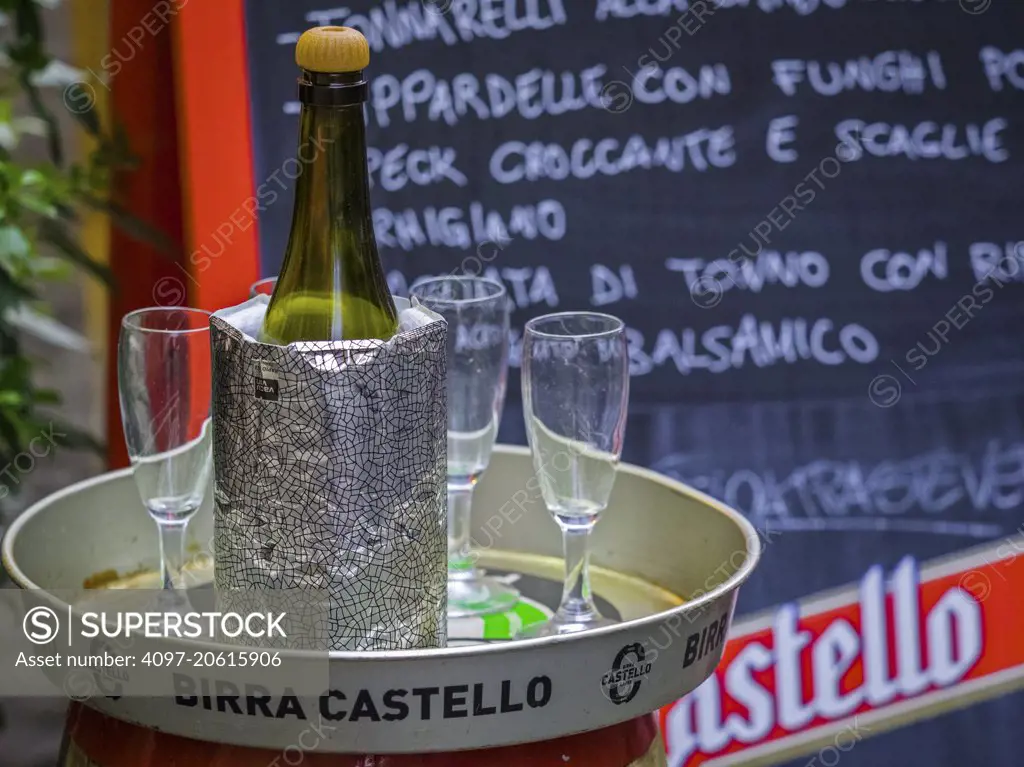 Restaurant display and menue  in the Trasteverearea of Rome, Italy