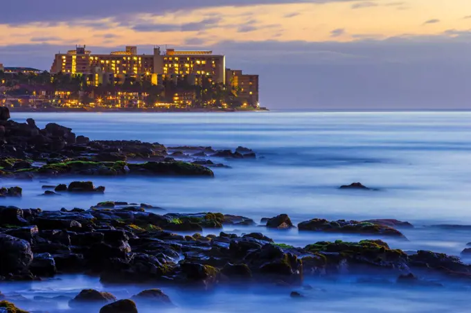 USA, Hawaii, Maui, View of Kanapali area with resort