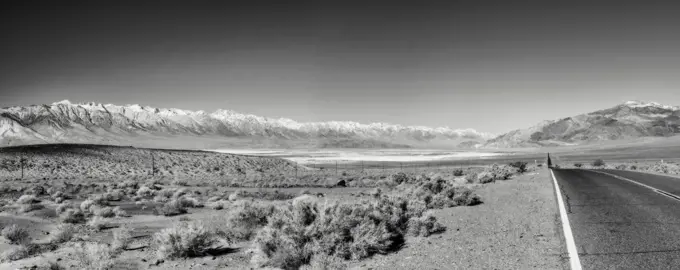 USA, California, CA Hwy 190, Sierra Nevada, Owen's Valley, Owen's Dry Lake, Panorama of valley