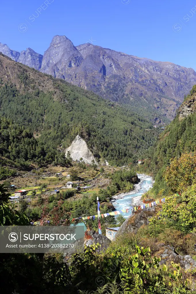 The Dudh Koshi river valley, Phakding village, Sagarmatha National Park, Solukhumbu district, Khumbu region, eastern Nepal, Asia.