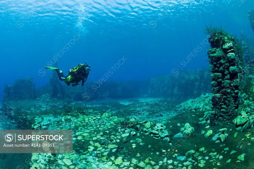 scuba diver swimming over a old road, between walls of the underwater mills, lago di capo d'acqua, capestrano, aquila, abruzzo, italy date: 22.07.08 ref: zb777_117079_0011 compulsory credit: oceans-image/photoshot 