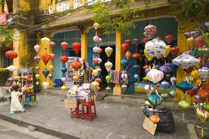 Vietnam, Hoi An, street scene, lamp shop,