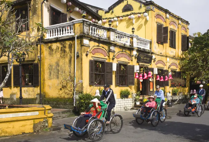 Vietnam, Hoi An, cyclos, tourists,