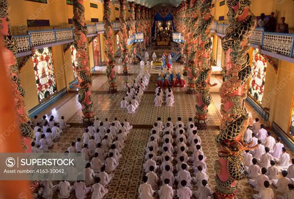 SO. VIETNAM, TAY NINH, CAODAI GREAT TEMPLE, CEREMONY