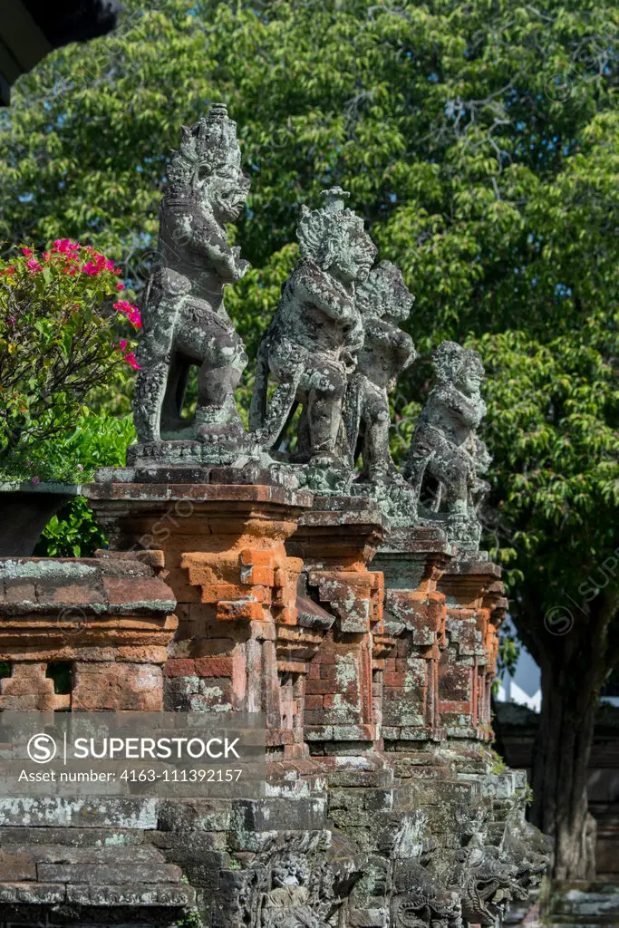 Stone statues at the Kertha Gosa pavilion, former Hall of Justice, in Puri Semarapura Palace, Klungkung, Bali, Indonesia.