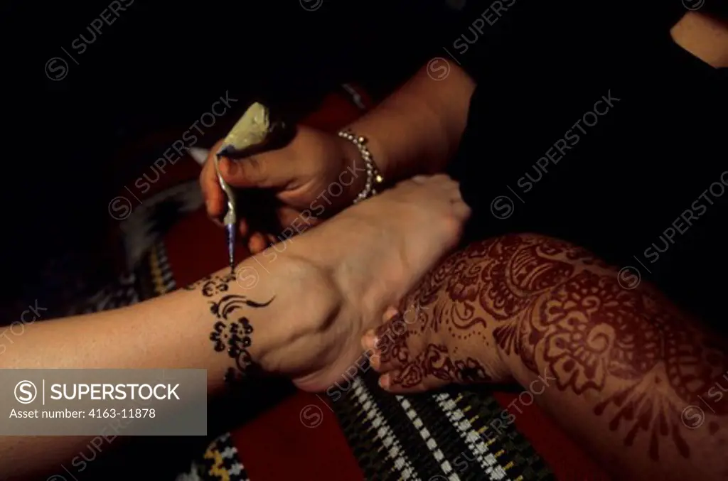 UNITED ARAB EMIRATES, DUBAI DESERT CONSERVATION RESERVE, HENNA