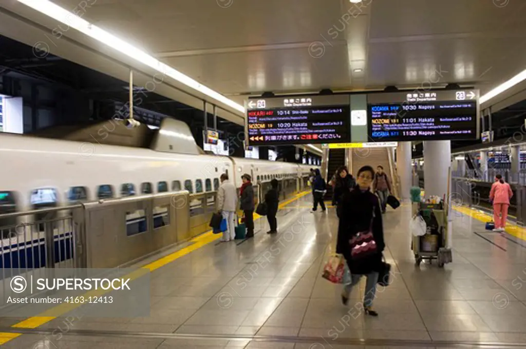 JAPAN, TOKYO, SHINKANSEN (BULLET TRAIN) STATION, BULLET TRAIN, BULLETIN BOARD