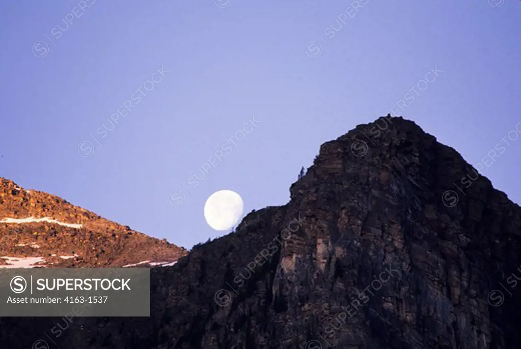 CANADA,ALBERTA,ROCKY MOUNTAINS, BANFF NATIONAL PARK, LAKE LOUISE, MOON