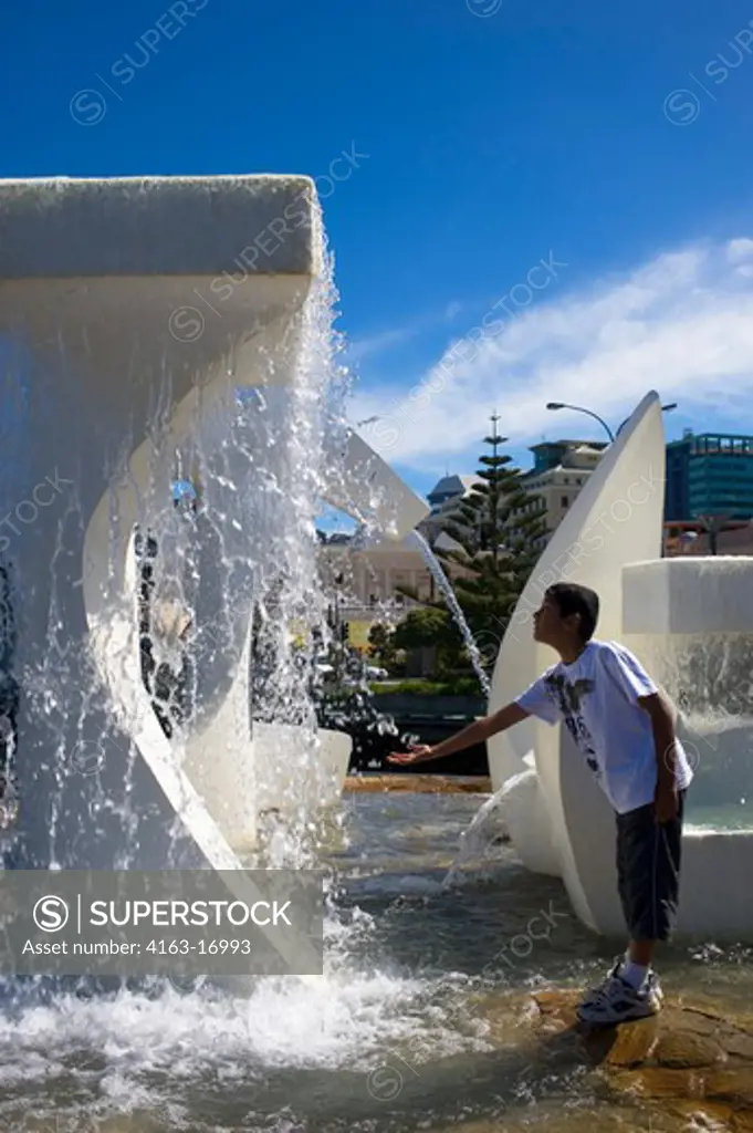 NEW ZEALAND, NORTH ISLAND, WELLINGTON, WATERFRONT, ALBATROSS FOUNTAIN BY TANYA ASHKEN