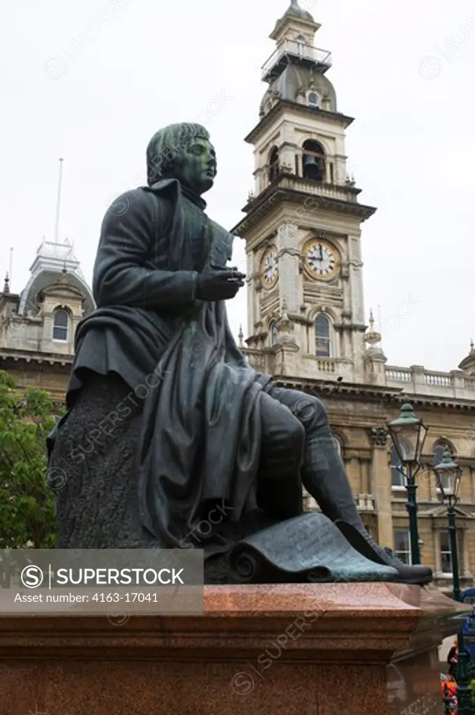 NEW ZEALAND, OCEANIA, SOUTH ISLAND, DUNEDIN, THE OCTAGON, STATUE OF ROBERT BURNS