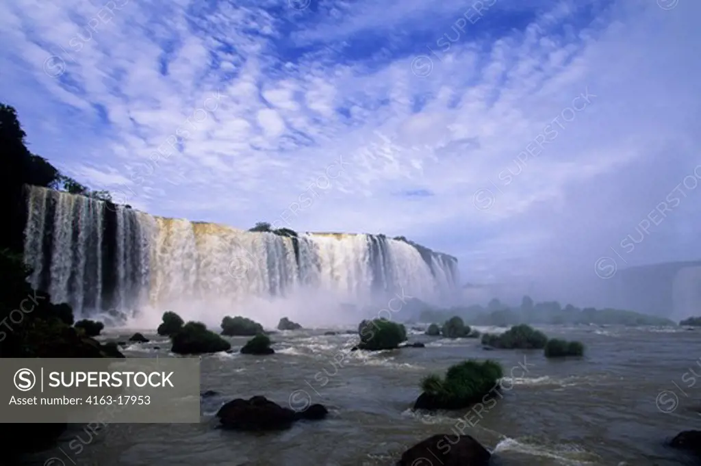 BRAZIL, IGUASSU FALLS