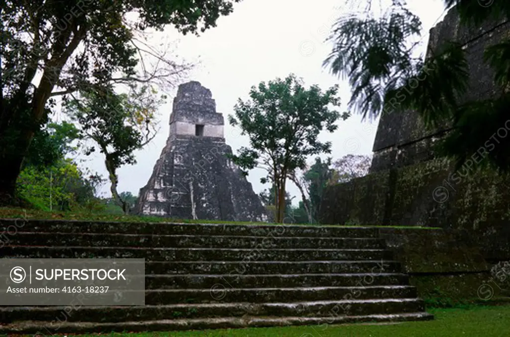 GUATEMALA, TIKAL, TEMPLE OF THE GIANT JAGUAR (TEMPLE I)