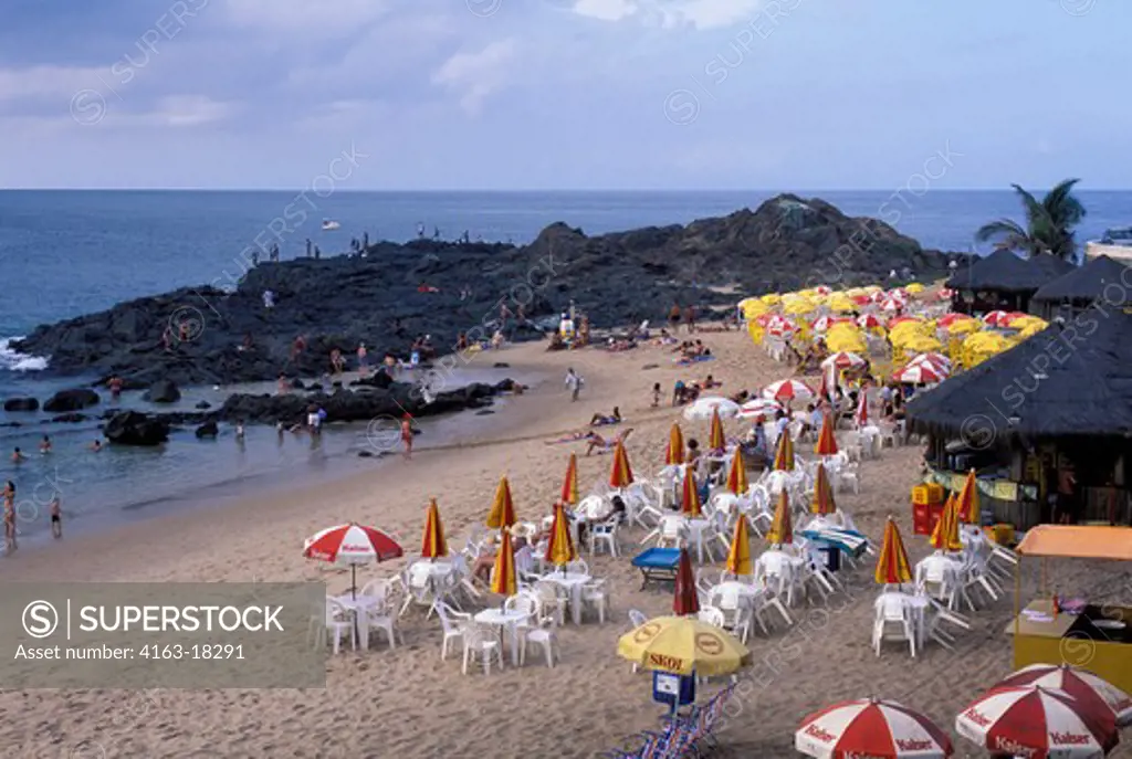 BRAZIL, SALVADOR DE BAHIA, BEACH, CAFES WITH UMBRELLAS