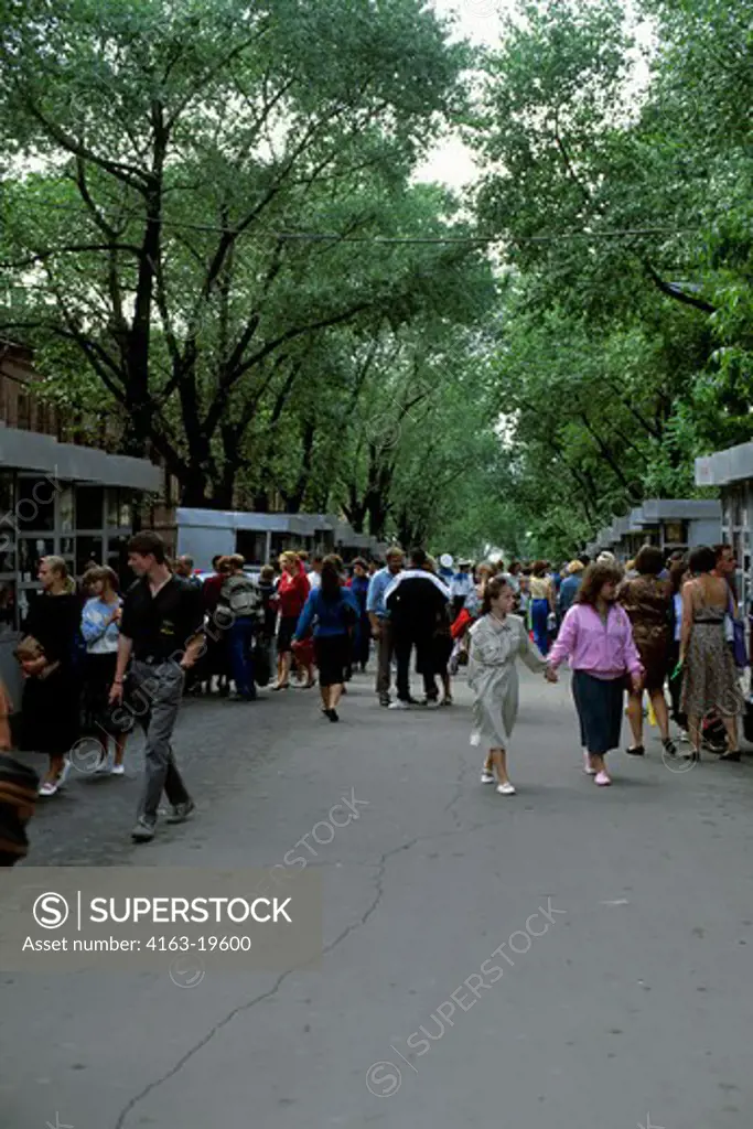 RUSSIA, VLADIVOSTOK, PRIVATE MARKET, MARKET SCENE