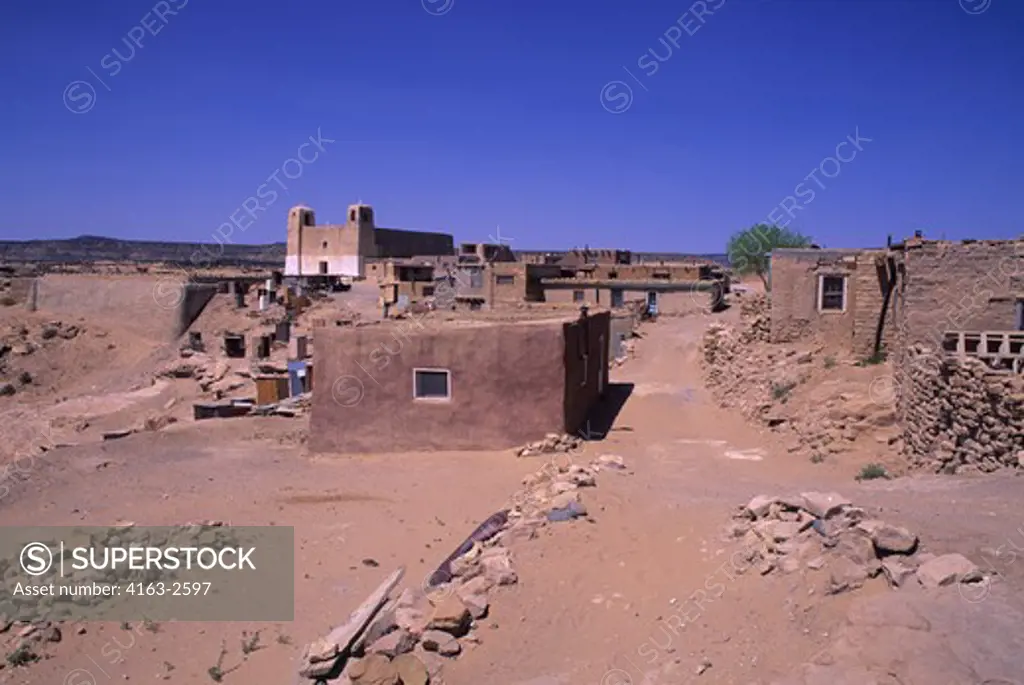 USA, NEW MEXICO, PUEBLO OF ACOMA, ""SKY CITY,"" VIEW OF HOUSES AND MISSION