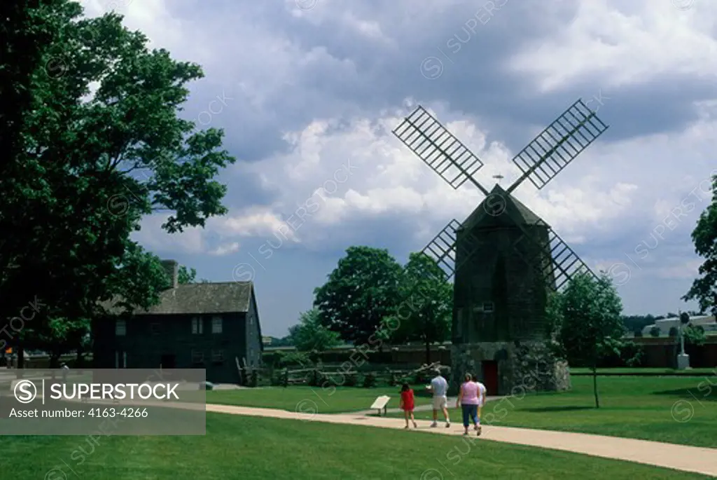 USA, MICHIGAN, NEAR DETROIT, DEARBORN, GREENFIELD VILLAGE, VILLAGE SCENE, DAGGETT FARMHOUSE AND FARRIS WINDMILL