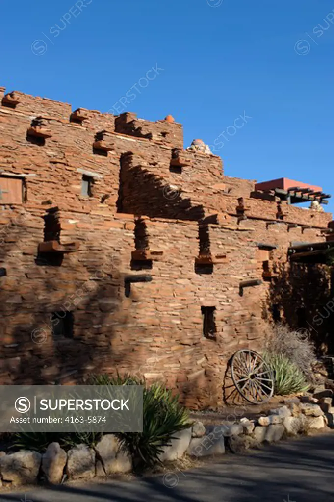 USA, ARIZONA, GRAND CANYON NATIONAL PARK, SOUTH RIM AT GRAND CANYON VILLAGE, HOPI HOUSE