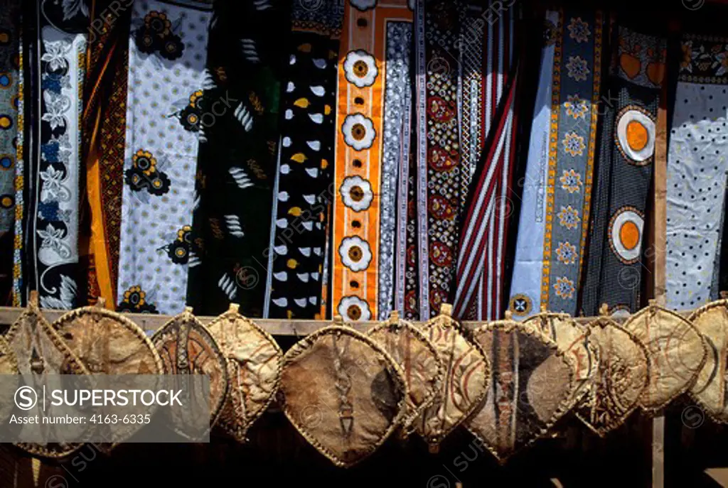 KENYA, NAMANGA, (BORDER TOWN TO TANZANIA), SOUVENIR STAND WITH MASAI ARTIFACTS, ETC.