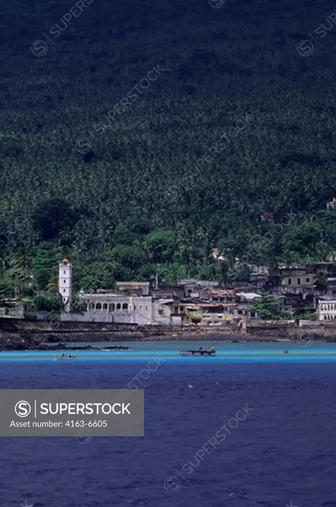 COMORO ISLANDS, GRAND COMORE, MORONI, VIEW OF TOWN, COCONUT PALM PLANTATION