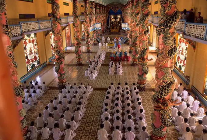 SO. VIETNAM, TAY NINH, CAODAI GREAT TEMPLE, CEREMONY