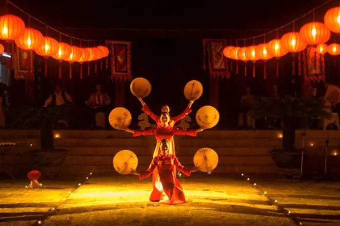 NORTH VIETNAM, HANOI, CULTURAL PERFORMANCE, DANCE