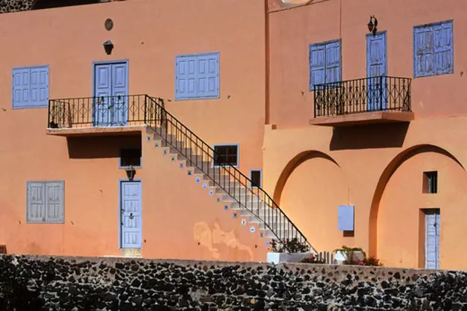 GREECE, SANTORINI, PHIRA, LOCAL HOUSE