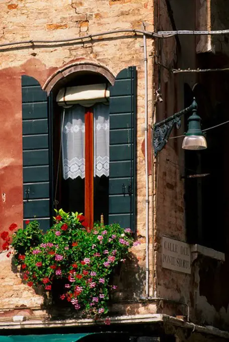 ITALY, VENICE, WINDOW WITH GERANIUMS