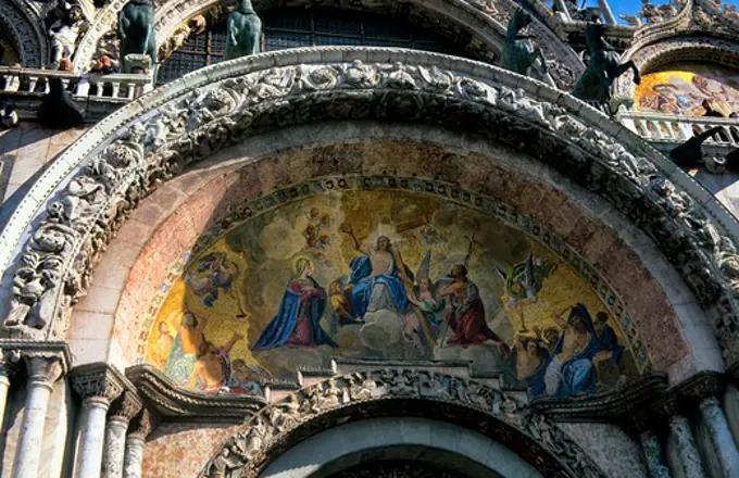 ITALY, VENICE, PIAZZA SAN MARCO, BASILICA OF SAN MARCO, DETAIL, MOSAIC