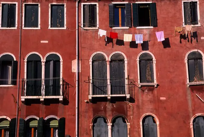 ITALY, VENICE, HOUSES, DETAIL, LAUNDRY