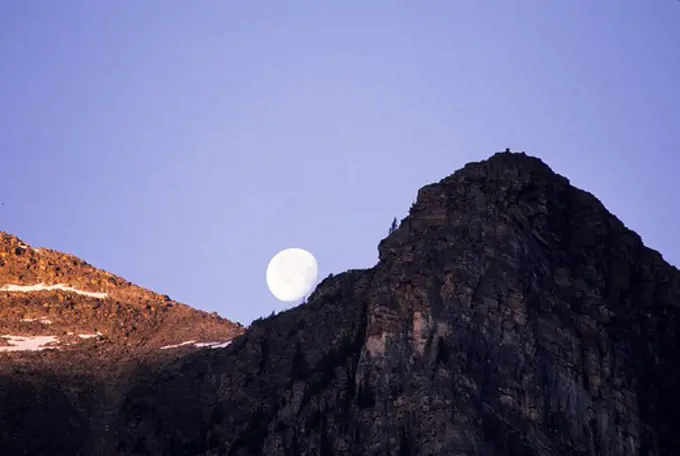 CANADA,ALBERTA,ROCKY MOUNTAINS, BANFF NATIONAL PARK, LAKE LOUISE, MOON