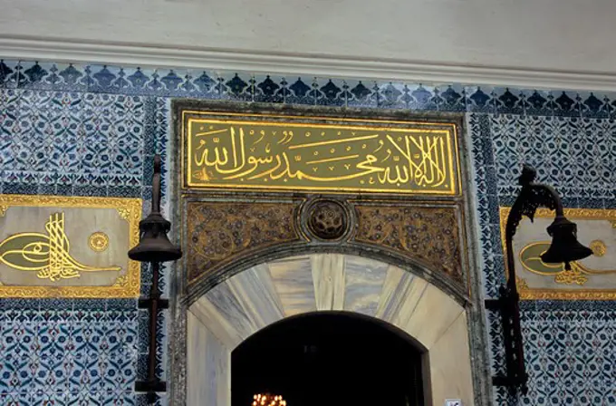 TURKEY, ISTANBUL, TOPKAPI PALACE, TILE WORK