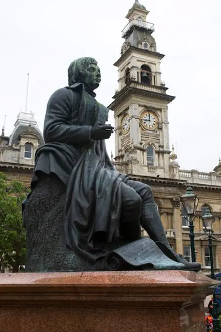 NEW ZEALAND, OCEANIA, SOUTH ISLAND, DUNEDIN, THE OCTAGON, STATUE OF ROBERT BURNS